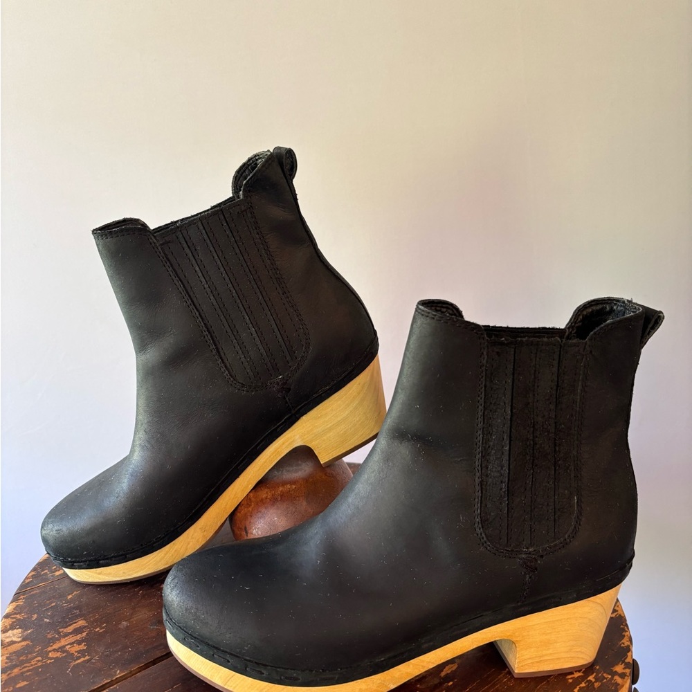 Frye & Co. Women's 8.5 Black Leather Odessa Chelsea w/Wood Heel. Hardly worn! - Picture 2 of 11